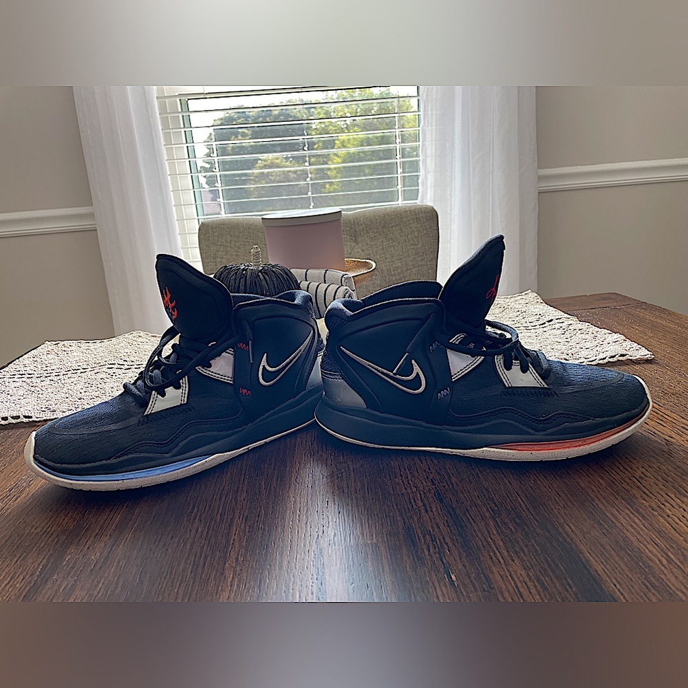 Boys/Kids Kyrie Infinity - Size 5Y